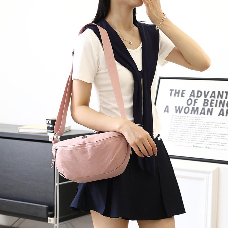 ショルダーバッグ レディース 水餃子型 ナイロンバッグ 斜めがけ 無地 ゆめかわ色 パステルカラー 普段..