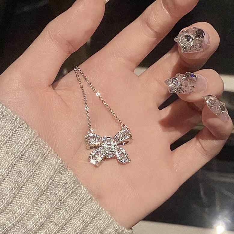 ネックレス レディース バタフライ 蝶 リボン ジルコニア 十字チェーン 韓国風 かわいい 白金色 デザイ..