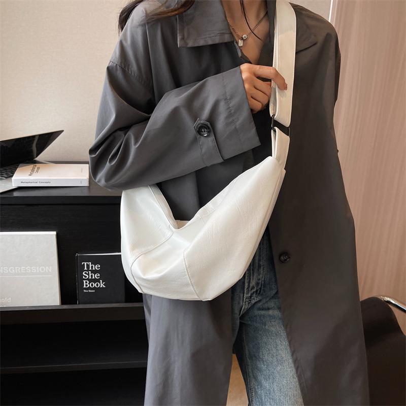 バッグ レディース ショルダーバッグ 水桶型 大容量 PU レザー ハンドバッグ 斜めがけ 鞄 白 黒 茶色 キャラメル色 ステッチ おしゃれ かわいい カジュアル