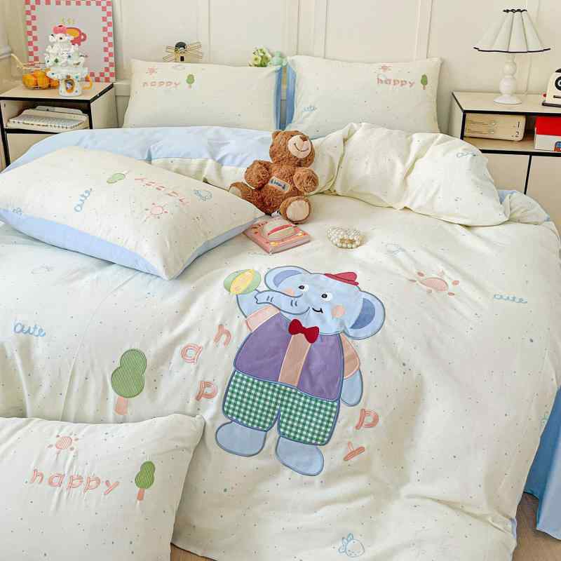 ・生地の密度: 60支・染色方法: 反応染め・織り方: 刺繍、洗い加工、綾織り、起毛・重量: 500g以下・柄: キャラクター・スタイル: ベッドシーツタイプ、ベッドカバータイプ・柄: 帽子を被った女の子-ベージュ、帽子を被った女の子-ミルクセーキホワイト、萌え萌えウサギ-ベビーピンク、萌え萌えウサギ-ライトグリーン、ダンボ、大きなクマ・サイズ展開: 【ベッドシーツタイプ】0.9mベッド3点セット-掛け布団カバー150x200、【ベッドシーツタイプ】1.2mベッド3点セット-掛け布団カバー150x200、【ベッドシーツタイプ】1.5mベッド4点セット-掛け布団カバー200x230、【ベッドシーツタイプ】1.8mベッド4点セット-掛け布団カバー200x230、【ベッドシーツタイプ】2.0mベッド4点セット-掛け布団カバー220x240、【ベッドカバータイプ】1.5mベッド4点セット-掛け布団カバー200x230、【ベッドカバータイプ】1.8mベッド4点セット-掛け布団カバー200x230・素材: 綿100%・テイスト: かわいい・寝具区分: 4点セット・商品等級: 合格品・セット内容: 1～4点