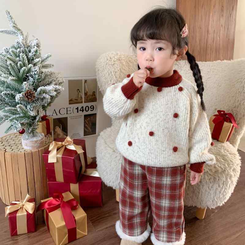 ・カテゴリ: ニット・対象: 女児・スタイル: 韓国版・対象年齢: 乳幼児(1~3歳, 80~100cm)・シーズン: 冬・厚さ: 厚手・袖丈: 長袖・留め具: プルオーバー・柄: ドット・特徴: キュート・素材: アクリル・主素材: アクリル90%・安全性: B類・ネックライン: ラウンドネック・フード: フードなし・カラー: 小球球配色ニット, 裾毛格子パンツ・適合身長: 73cm, 80cm, 90cm, 100cm, 110cm, 120cm・フロント: プルオーバー