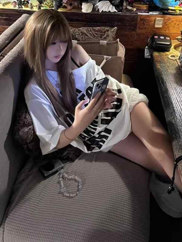 Tシャツ レディース 半袖 オフショルダー 斜めがけ アルファベット プリント ポリエステル ゆったり トップス 白色 ホワイト 私服 部屋着