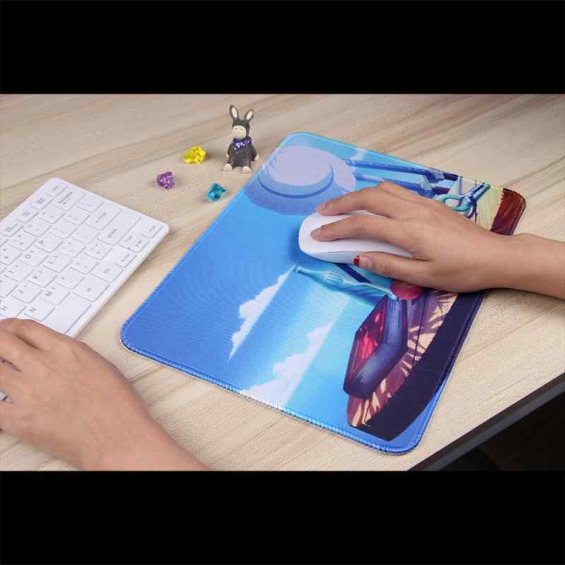 乐天商城 - マウスパッド レディース メンズ かわいい アニメ キャラクター 小型 携帯 ゲーム用 布製 事務用 滑り止め デスクパッド