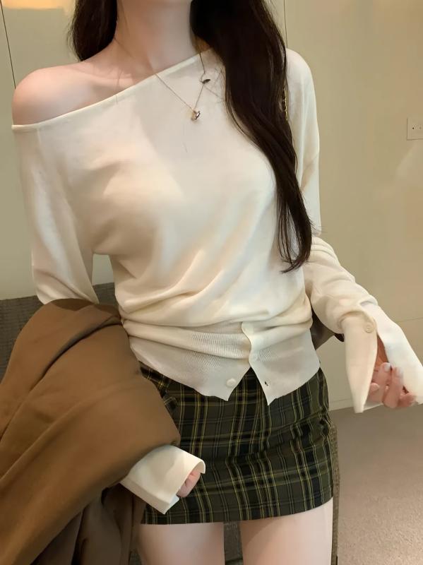 ・素材: アクリル、ポリエステル・柄: 無地・厚さ: 薄手・スタイル: プルオーバー・フィット: ゆったり・袖丈: 長袖・ネックライン: スラントネック・ディテール: ボタン・カラー: イエロー、花米ホワイト、ブラック・サイズ: S、M、L・系統: ストリート、通勤・カテゴリ: セーター・袖のタイプ: レギュラー