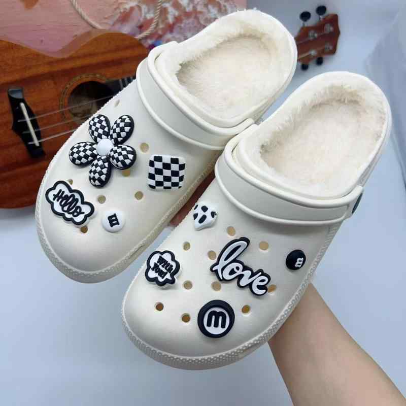 サンダル 男女兼用 秋冬 厚底 ファー スリッパ 穴あき EVA あったか 防寒 滑り止め ルームシューズ 韓国風 かわいい 白 黒 ベージュ ピンク