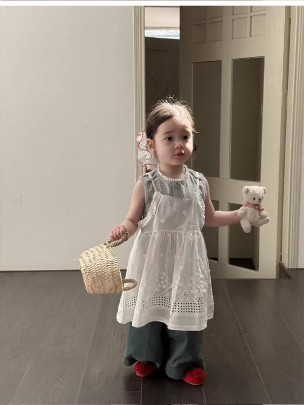 シャドーテールの子供服 パンツセット 女児用 デニムパンツ キャミソール セットアップ 春夏 薄手 かわいい おしゃれ 普段着 レース コットン｜アングル3