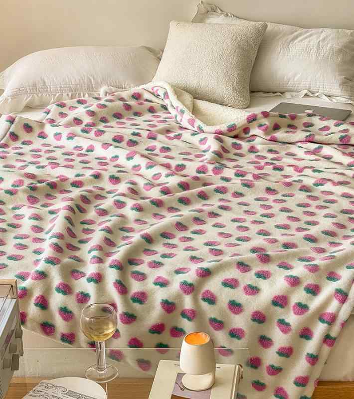 ブランケット 厚手 フリース ひざ掛け 肩掛け 膝掛け あったか 暖か 羊毛 花柄 苺 桃 桜桃 雛菊 灰色 灰色系 藍色 提花 かわいい おしゃれ 100 150cm 150 200cm オールシーズン