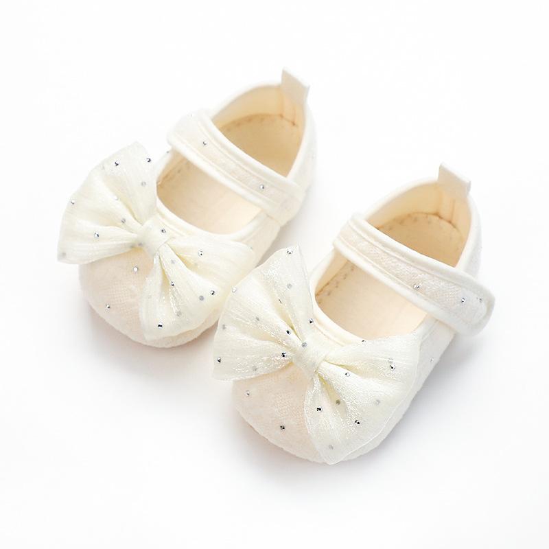 ベビーシューズ 春秋 柔らかい底 滑り止め バタフライ かわいい 白 靴下 通気性 擦り洗い 0歳 1歳