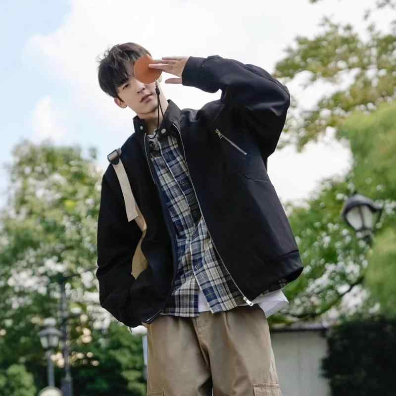 ・カテゴリ: ジャケット・スタイル: 流行・対象年齢: 18-24歳・襟の形: 襟付き・シルエット: ゆったり・前立て: その他・フード: なし・厚さ: 普通・柄: その他・対象: 若者・生地: その他・主な素材: ポリエステル100%・シーン: 日常・ディテール: その他・裾: ストレート・袖丈: 長袖・袖のタイプ: レギュラー・着丈: 標準・ポケット: サイドポケット・着方: アウター・色: ブラック、ベージュ・サイズ: M、L、XL、XXL、XXXL・機能: その他