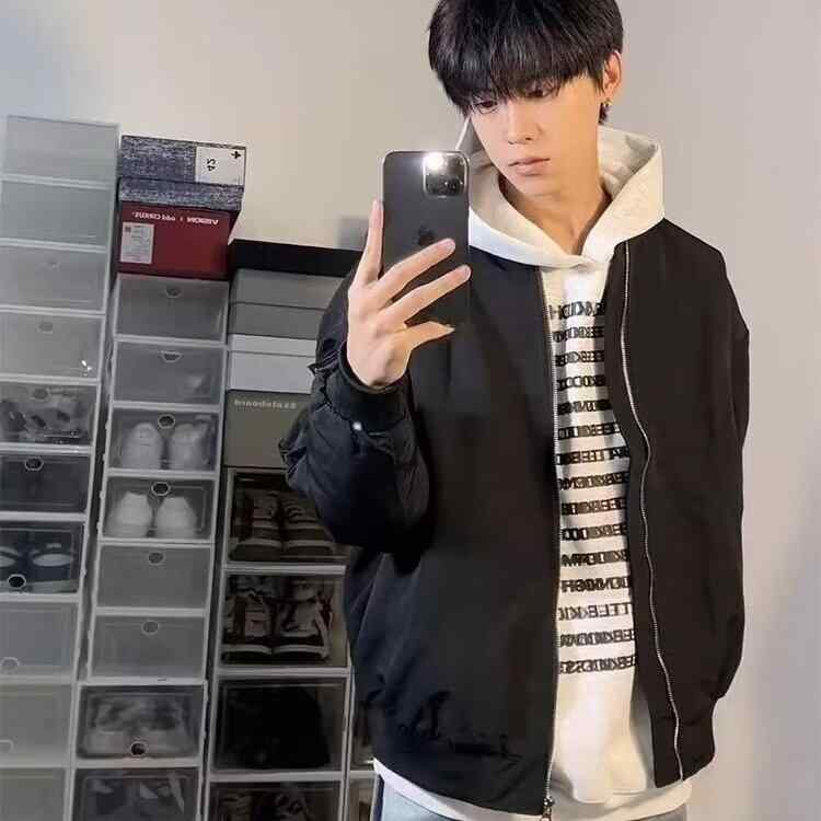 ・カテゴリ: ジャケット・スタイル: ストリート・領型: ノーカラー・版型: レギュラー・前開き: ジッパー・厚さ: 厚手・対象年齢: 24-35歳、青少年、成人・メイン素材: ポリエステル70%・裏地: ポリエステル70%・シーン: 日常・ディテール: ジッパー装飾・裾デザイン: ストレート・着丈: 普通 (50cm＜着丈≤65cm)・ポケット: ジッパー付き・着方: アウター・袖丈: 長袖・カラー: ブラック・サイズ: M, L, XL, XXL, XXXL・袖: レギュラー・性別: 男性・素材機能: 防風