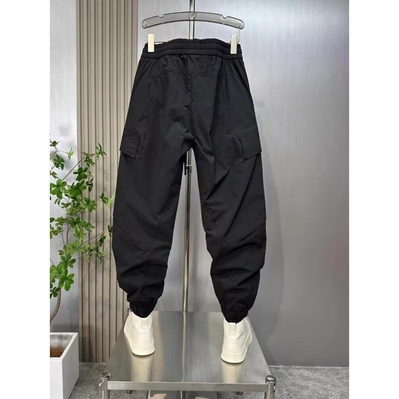 ・項目名: スタイル・値: 韓国風・項目名: パンツの長さ・値: 長ズボン・項目名: パンツのタイプ・値: ルーズ・項目名: ウエスト・値: ローウエスト・項目名: 厚さ・値: 薄手・項目名: 柄・値: 無地・項目名: 対象・値: 青年・項目名: 生地・値: 綿混紡・項目名: 主な生地の組成・値: ポリエステル100%・項目名: パンツの裾のスタイル・値: ストレート・項目名: ディテール・値: ストレートパンツ・項目名: 伸縮性・値: なし・項目名: 色・値: オフホワイト, ブラック・項目名: サイズ・値: M, L, XL, 2XL, 3XL, 4XL, 5XL・項目名: 対象年齢・値: 成人・項目名: 対象性別・値: 男性・項目名: カテゴリ・値: カジュアルパンツ