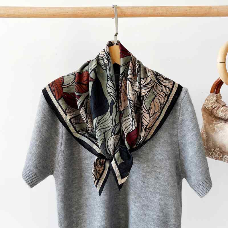スカーフ レディース シルク 正方形 リバーシブル ヘリンボーン柄 油絵風 リーフ柄 プリント ハンカチ ..