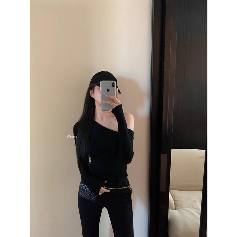 Tシャツ レディース ブラック 斜め襟 肩出し 長袖 タイト ショート丈 トップス カットソー 秋 デザイン リブ