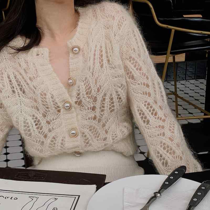 乐天商城 - カーディガン レディース 春夏 ニット 薄手 Vネック ゆったり トップス 長袖 ショート丈 羽織り パールボタン付き 無地 韓国風 カジュアル きれいめ かわいい ホワイト系