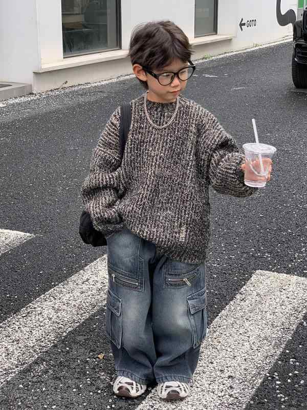 ・性別: 男の子・スタイル: 韓国風・対象年齢: 3～8歳（100～140cm）・シーズン: 冬、秋・糸の太さ: 普通・厚さ: 厚手・袖丈: 長袖・留め具: プルオーバー・柄: 無地・素材: ニット・主要素材: アクリル86%・安全性: B類・ネックライン: ラウンドネック・フード: なし・カラー: コーヒー色・対応身長: 90cm、100cm、110cm、120cm、150cm・種類: 子供用セーター