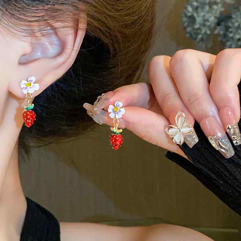 イヤリング レディース ストロベリー フラワー モチーフ 合金 電気メッキ加工 かわいい フルーツ 清新 春夏