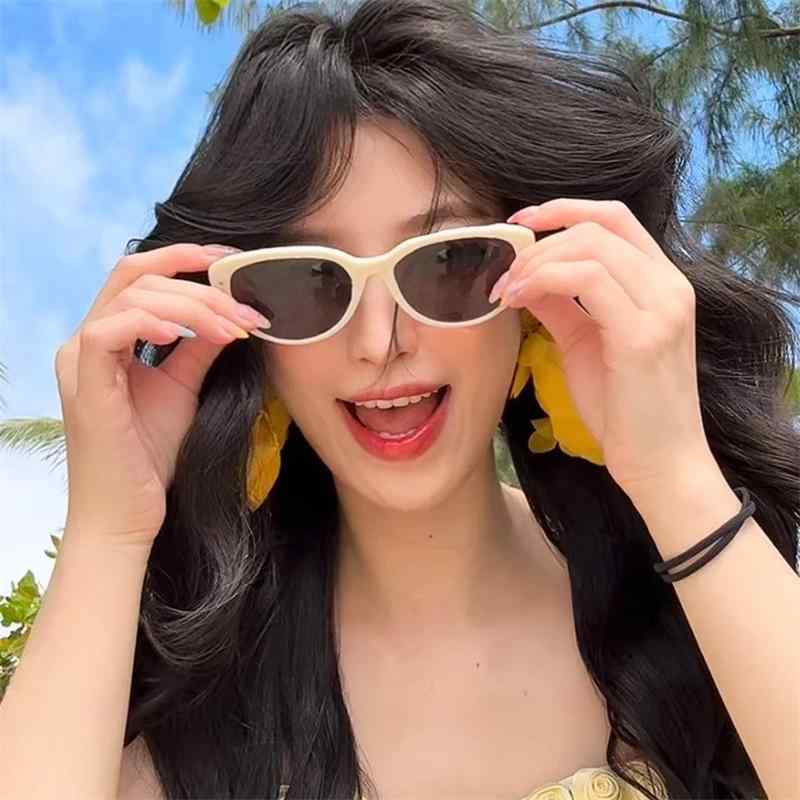 イヤリング レディース 花柄 黄色 花びら タッセル ドロップ型 エレガント かわいい ガーリー ウエディ..