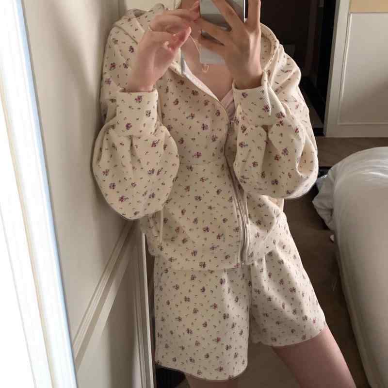 セットアップ レディース 長袖パーカー 高見え 楽ちん ゆったりサイズ 花柄 ショートパンツ 韓国風 日韓カジュアル 部屋着 ワンマイルウェア