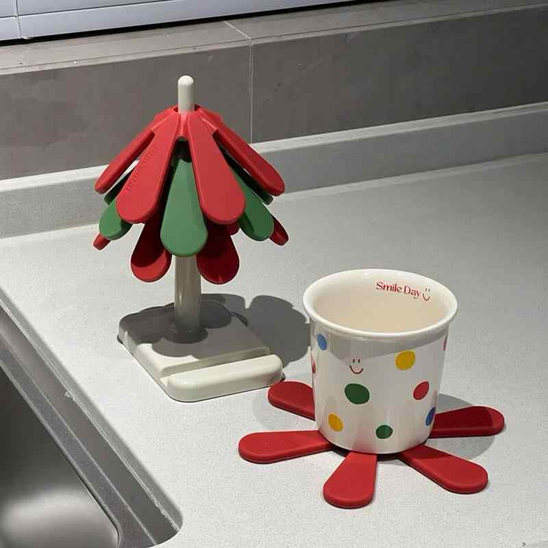 キッチン雑貨 クリスマスツリー 鍋敷き シリコン 断熱パッド 耐熱 おしゃれ かわいい サボテン コース..
