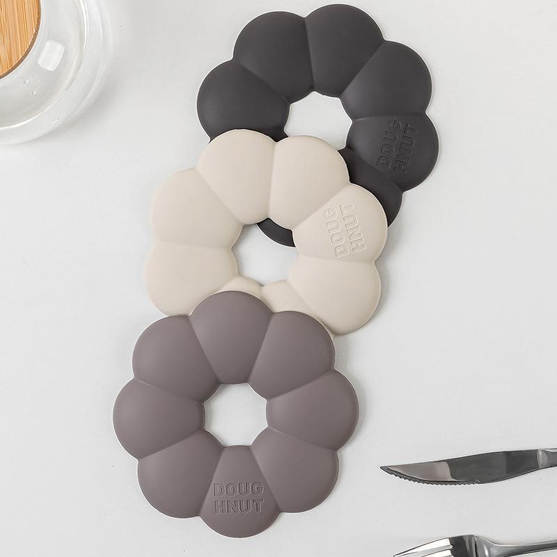 鍋敷き シリコン レディース メンズ 耐熱 断熱マット ドーナツ型 グラス ポット 鍋 砂鍋 カップ 絶縁 コーヒー 紅茶 コースター やわらかい モランディ