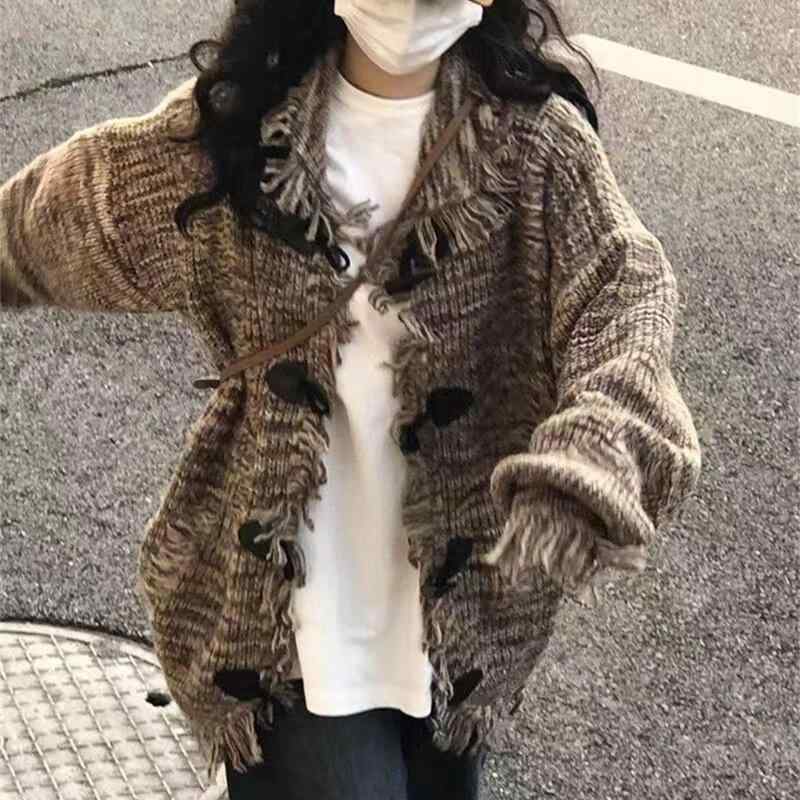 カーディガン レディース アメリカン ヴィンテージ風 ストリート ダッフルボタン ニット ゆったり デザイン性 着痩せ 秋冬 トップス・主な素材: 山羊革・素材2: アクリル・素材2混率: 95%以上・カテゴリ: セーター・柄: バイカラー・セット内容: 単品・シルエット: ルーズ・袖の形状: レギュラー・襟の形: 折り襟・袖丈: 長袖・流行の要素: カラーブロック・着丈: 約50-65cm・カラー: 画像参照・サイズ: フリーサイズ・スタイル: 甘め、スウィート・着方: カーディガン