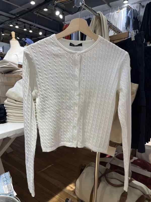 ニット カーディガン レディース ゆったり トップス 麻花柄 ケーブル編み ボタン付き ショート丈 薄手 ..