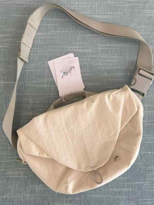 ウエストバッグ 男女兼用 磁気 ワンショルダー 鞄 斜めがけ ナイロン スポーツ アウトドア 黒 白 紺色 青