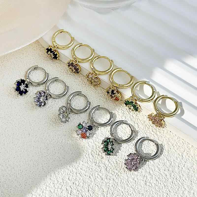 ・造型: 花卉・処理工芸: 電気メッキ・カラー: 金色セット, 銀色セット・流行要素: 花びら・スタイル: 韓国版・スタイル分類: 清新、スイート・製品カテゴリ: イヤリング・対象者: レディース・流行要素分類: 植物、花卉