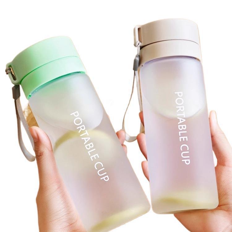 水筒 メンズ レディース プラスチック製 携帯ボトル 耐熱 高温 スポーツ 透明 グリーン ブラック ホワイト グレー 600ml 800ml 茶こし付き