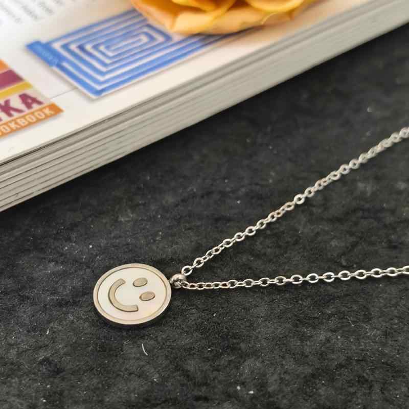 ネックレス 男女兼用 シルバーカラー 貝殻 スマイル ペンダント チョーカー O字チェーン チタン鋼 31cm..