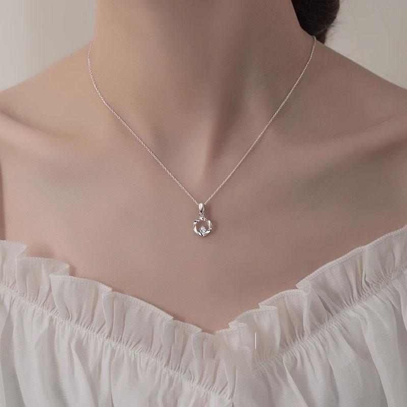 ネックレス レディース モビウス シルバー999 ペンダント 幾何学模様 ショート 鎖骨チェーン フ ...