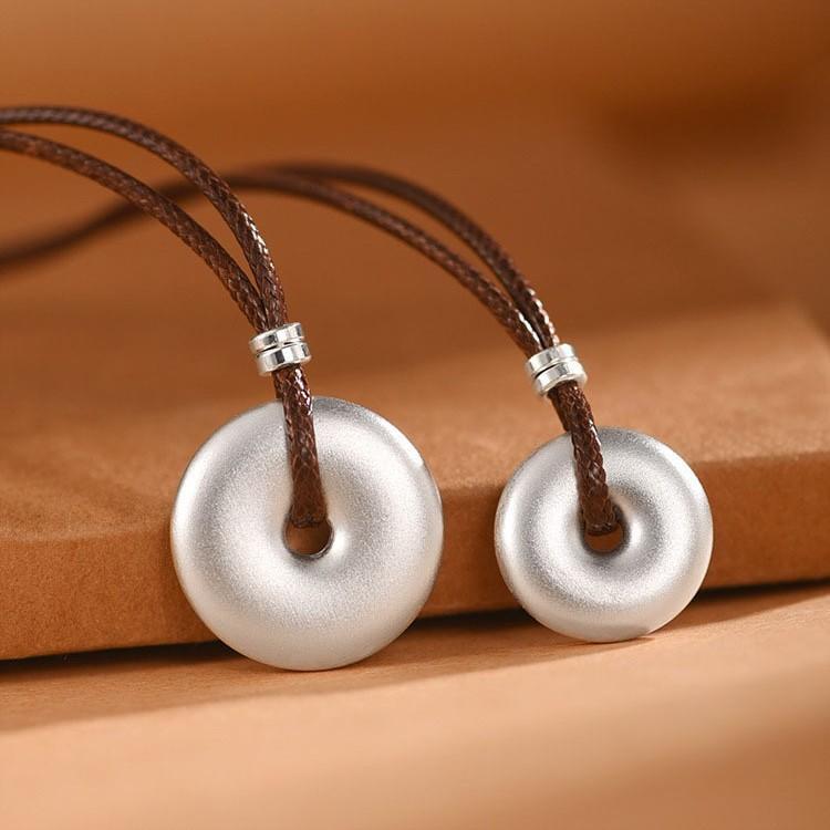 ネックレス ペア 男性用 女性用 お守り ペンダント レトロ アクセサリーSolid ラッキーアイテム 民族風..