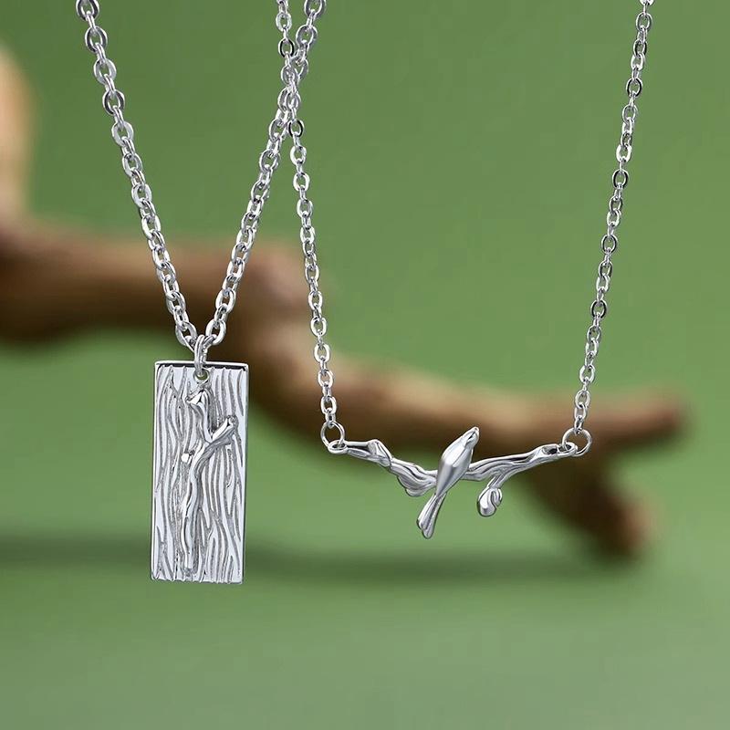 ネックレス レディース メンズ 小鳥 モチーフ ペンダント 幾何学 模様 チョーカー 銅製 電気メッキ加工..