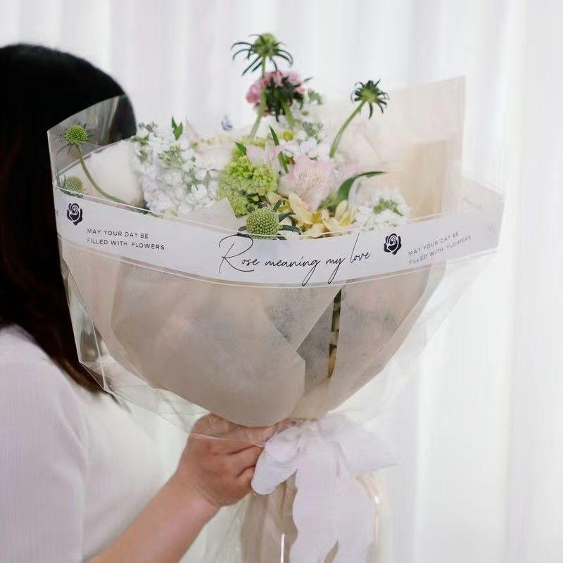 ラッピングペーパー 花束包装材 防水透明シート 57cm 57cm ローズ柄 ラッピングシート フラワーアレンジメント DIY ブーケ包装 ロマンチック