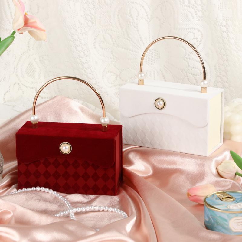 ギフトボックス レディース レトロ 高級感 フラップ 持ち手付き ワインレッド アイボリー ホワイト 上品 ラッピング プレゼント