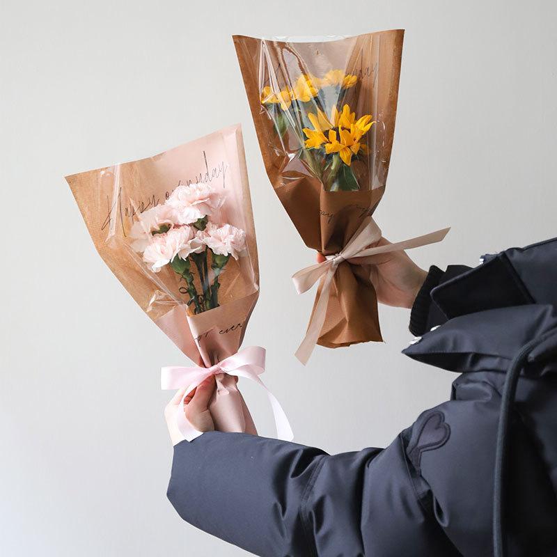 Rakuten - 花束 防水 フラワー ラッピング バッグ クラフト 紙 花屋 包装 資材 ピンク ホワイト ベージュ ブラウン コーヒー 幅13cm 20枚