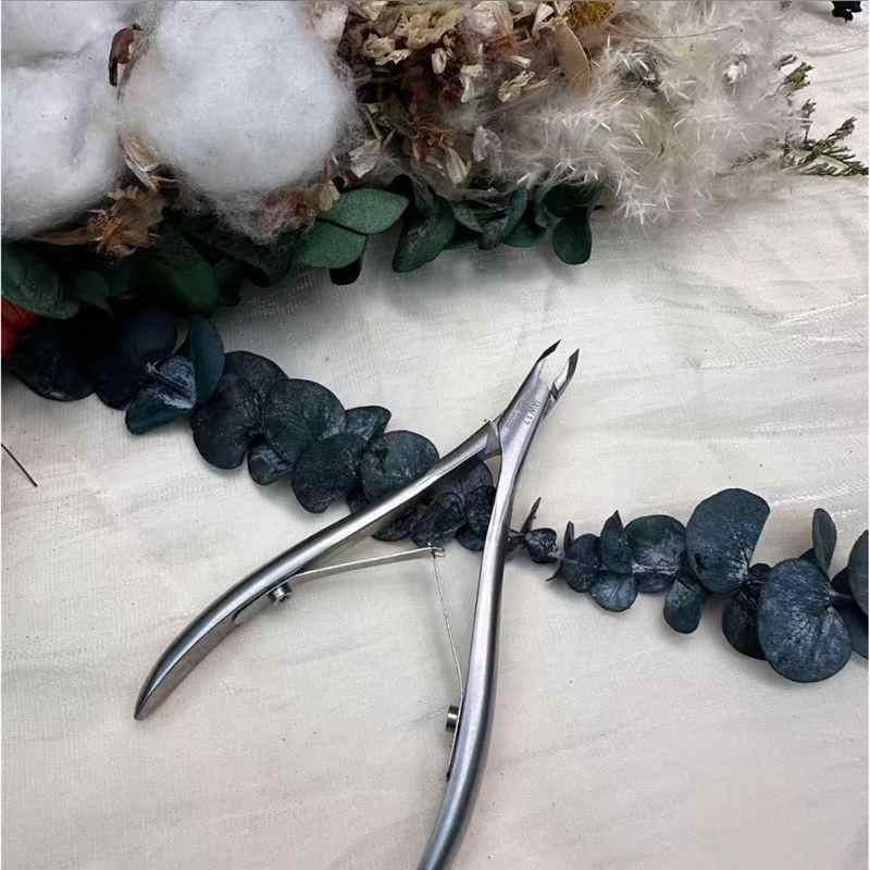 ネイルケア ツール 甘皮処理 ニッパー ステンレス製 キューティクルニッパー 除去 爪切り 付け爪 Swan 死皮剪