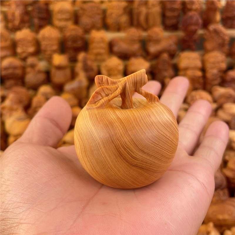 置物 林檎 リンゴ 崖柏木彫 手持ち 飾り物 縁起物 フルーツ モチーフ リビング デスク 卓上 新中式 イ..