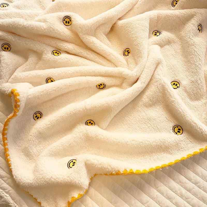 ベビー 毛布 赤ちゃん おくるみ フランネル 膝掛け かわいい 動物 刺繍 春夏 秋冬 ひざかけ ベビー用品 ブランケット