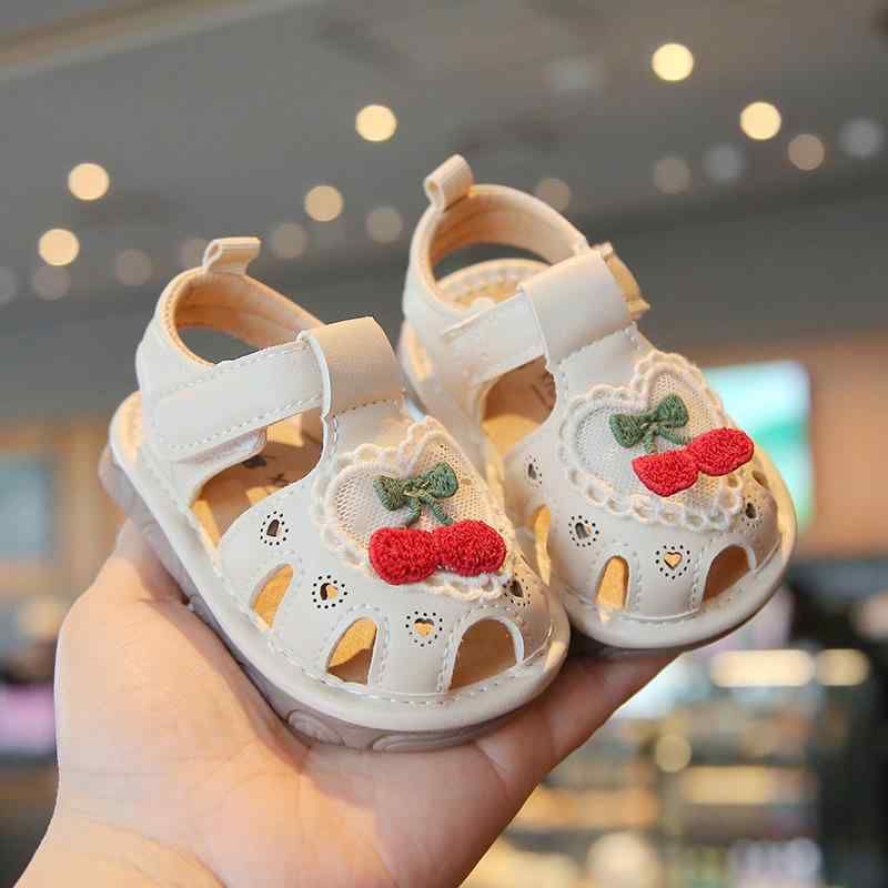 ベビー サンダル 女の子 0歳 1歳 2歳 女児 歩行練習靴 練習靴 柔らかい靴底 音の鳴る靴 さくらんぼ柄 アイボリー ピンク系 ベージュ カートゥーン柄 人工皮革 PUレザー 夏 滑り止め 低反発 通気性 快適