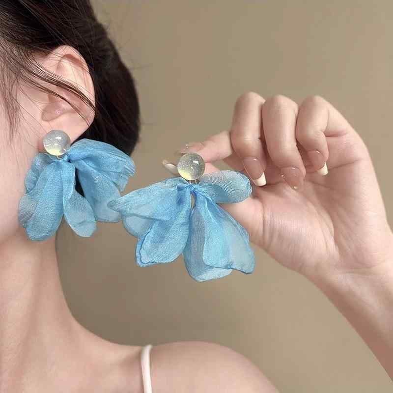 ピアス レディース 雪纺 ブルー 花柄 イヤリング アレルギー対応 合金 電気メッキ加工 揺れる 上品 普..