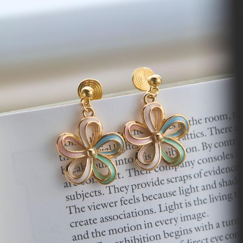 イヤリング レディース かわいい 花 モチーフ 銅 電気メッキ加工 夏 蚊取り線香型 イヤーカフ クリップ式 ノンホールピアス 清新 甘め