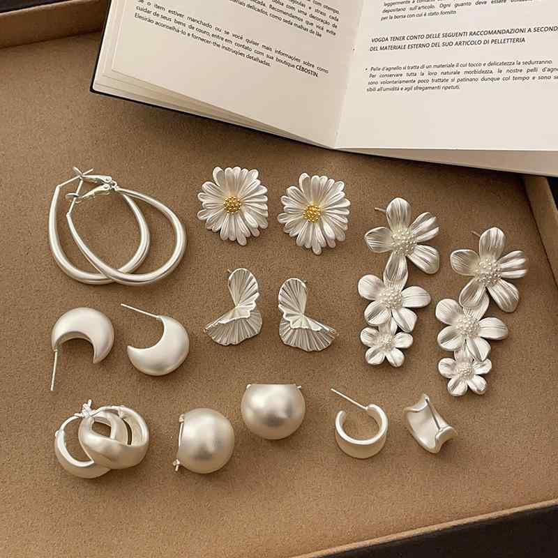 ピアス レディース 高見え 幾何学 メタル フラワー イヤリング アレルギー対応 電気メッキ加工 小ぶり 揺れる 個性的 かわいい 結婚式 パーティー デート プレゼント(4.0)