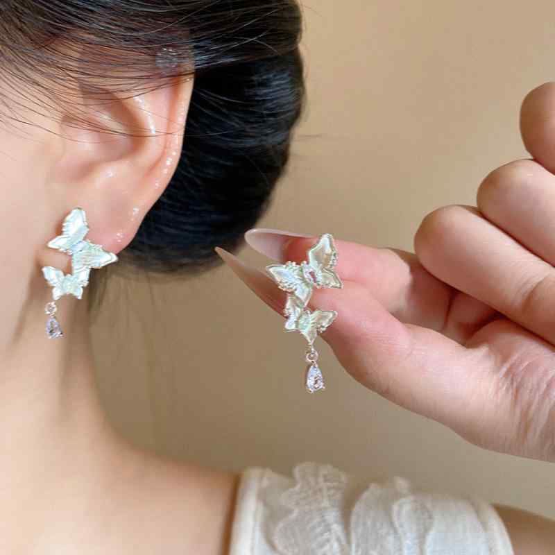 ピアス レディース バタフライ チョウ 蝶 ジルコニア シルバー 韓国風 かわいい 清新 軽やか 高級感 エ..