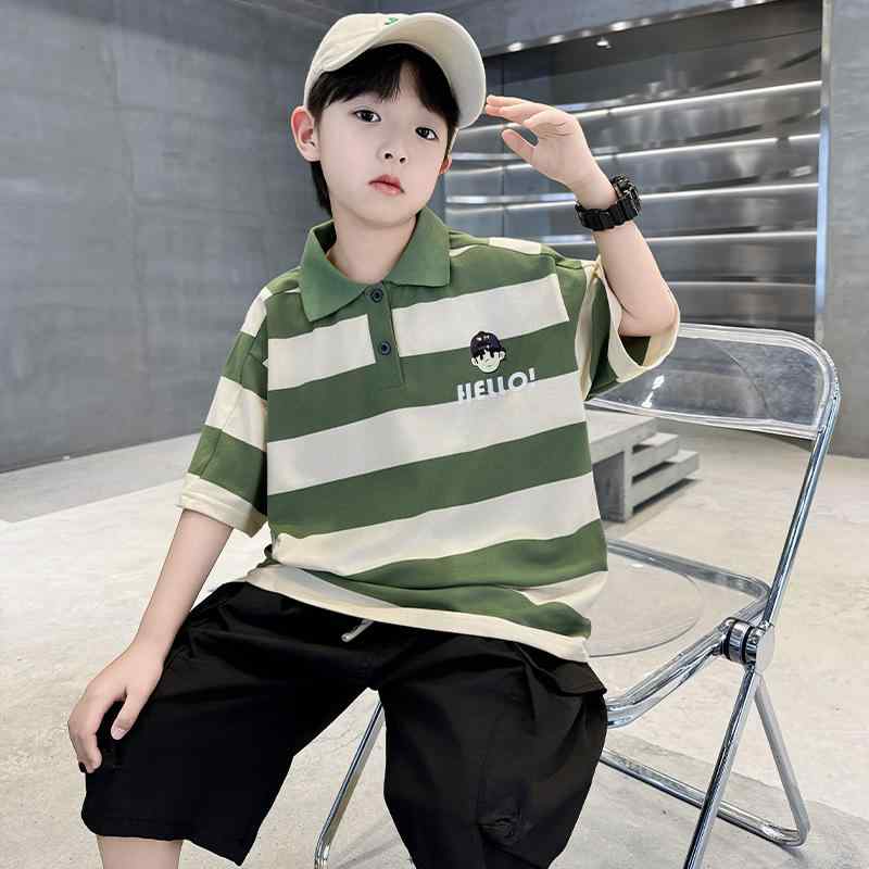 ・性別: 男・スタイル: 韓国版・袖丈: 半袖・対象年齢: 中大童（8歳以上、140cm以上）・素材: 綿・主な素材の成分: 綿100%・ネックライン: 襟付き・機能: 吸湿発汗・柄: ストライプ・色: 緑・対象身長: 120cm, 130cm, 140cm, 150cm, 160cm, 170cm・カテゴリ: Tシャツ