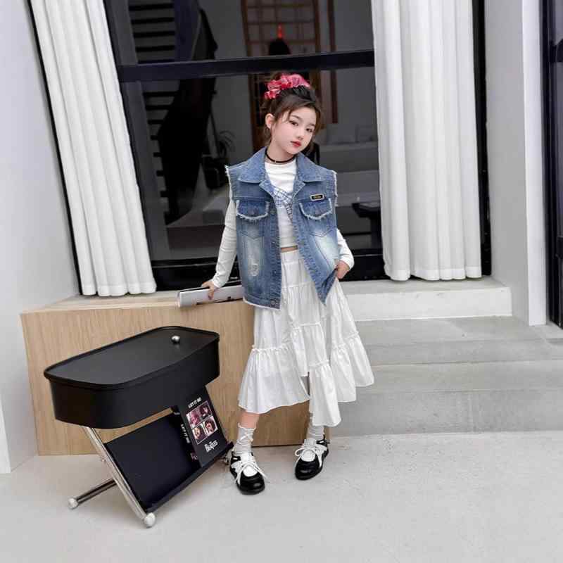 ・適用性別: 女・スタイル: 韩版・適合年齢: 中大童(8歳以上，140cm以上)・適合季節: 春秋、春季、秋季・生地加工: 柔らかい・スタイル: カーディガン・柄: 無地・厚さ: 普通・フード: なし・写真: 実写モデルあり・在庫: 在庫あり・要素: 潮范・安全レベル: B類・閉じ方: シングルブレスト・生地: 綿・主な生地の構成: 綿・主な生地の構成含有量: 70%・裏地の種類: ポリエステル繊維の裏地・フィラー: ポリエステル繊維（ポリエステル）・カラー: レトロカラー、ブルー・対応身長: 110cm, 120cm, 130cm, 140cm, 150cm, 160cm, 170cm・製品カテゴリ: 子供用ベスト