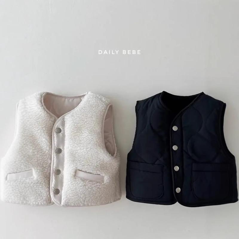 子供服 ベスト 秋冬 子供用 両面着れるフリース ベスト 中綿入り チョッキ 男の子 女の子 幼児 ベビー服 かわいい おしゃれ 普段使い アウトドア 防寒 あったか