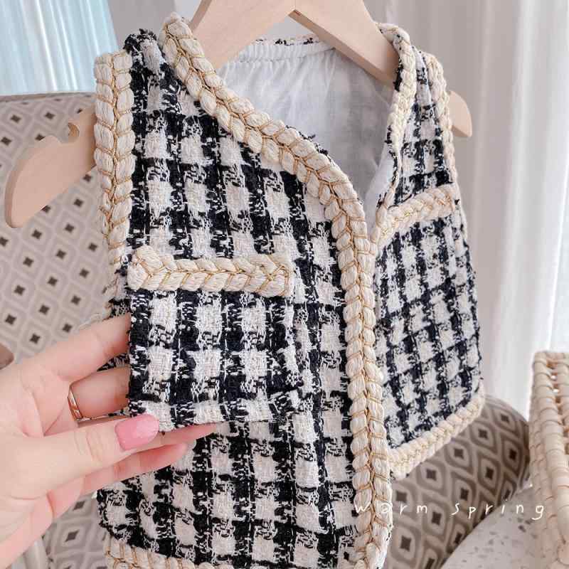 ・スタイル: 韩版・适合性别: 女・款式: 开衫・图案: 纯色・厚薄: 普通・是否连帽: 不连帽・面料名称: 棉・主面料成分: 醋酯纤维・安全等级: B类・内胆类型: 棉内胆・填充物: 聚酯纤维（涤纶）・颜色: 图片色・适合身高: 90cm, 100cm, 110cm, 120cm, 130cm, 140cm・产品类别: 童马甲