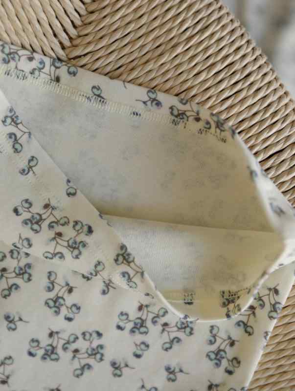 ・スタイル: 日式・タイプ: 裤套装・セット内容: 服装・対象年齢: 中小童(3~8歳, 100~140cm)・袖丈: 半袖・パンツ丈: 短パン・生地加工: 柔らかい・厚さ: 薄手・素材: 綿・主要生地成分: 綿95%・安全レベル: A・クロージャータイプ: シングルブレスト・カラー: love格子短袖短裤套装, love藍莓短袖短裤套装, love白螺纹套装, LOVE碎花套装, love格子背心, love藍莓背心・対応身長: 80cm, 90cm, 100cm, 110cm, 120cm, 130cm・製品カテゴリ: 子供用セットアップ
