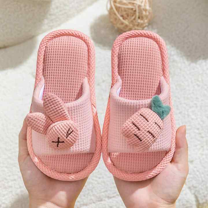 ・製品カテゴリ: 一字拖・対象: 男女兼用・靴の素材: 亜麻・靴底の素材: PVC・柄: カートゥーン・在庫: 有・流行の要素: カートゥーン・機能: 速乾, 通気, 消臭, 防滑, 保温, 耐摩耗・スタイル: 日常カジュアル・サイズ: 28-29(内寸18cm 4-5歳相当), 30-31(内寸19cm 5-6歳相当), 34-35(内寸21cm 9-10歳相当), 24-25(内寸15.5cm 2-3歳相当), 26.08-3017.52cm(内寸20cm 7-8歳相当)・対象年齢: 幼児(1-3歳), 子供(7-12歳), 幼児(4-6歳)